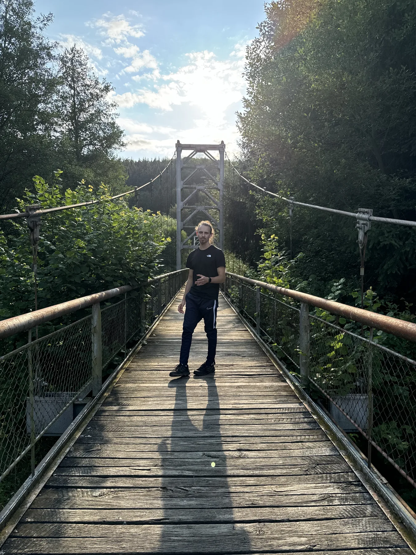 David venku na mostě